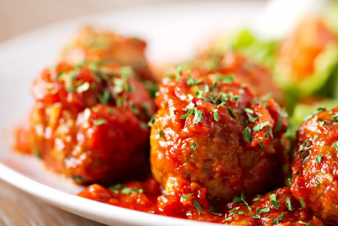 What are some good side dishes to serve with turkey meatballs?